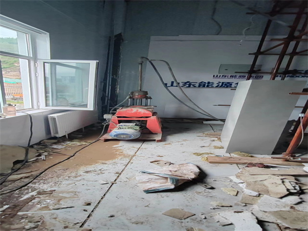 瓦房店地基基础下沉墙体裂缝加固注浆顶升施工