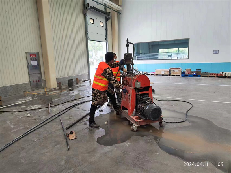 瓦房店厂房地面下沉塌陷注浆加固施工